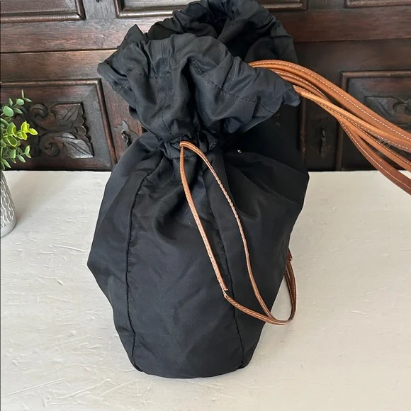 Beautiful Black and Tan Shoulder Bag - Picture 8 of 14